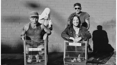 Red Hot Chili Peppers sú späť! V novom singli s Johnom Frusciantem znejú skvele